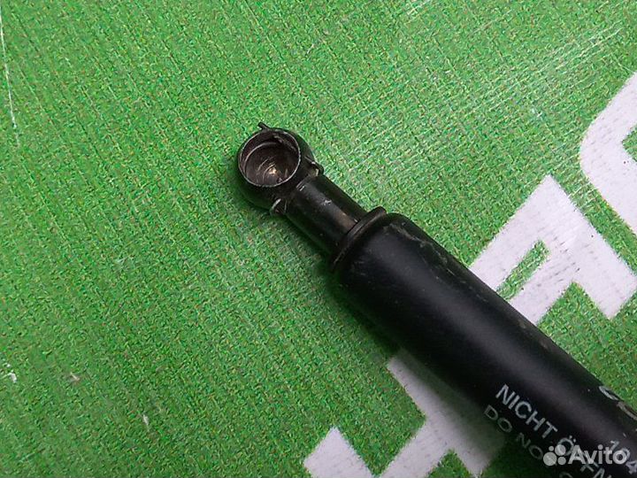 Амортизатор крышки багажника Audi 80 1987