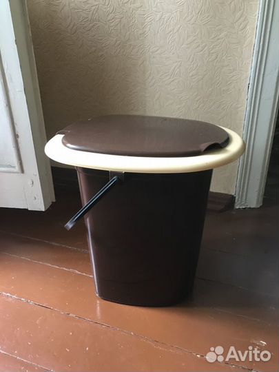 Ведро пластиковое с санитарным оснащением