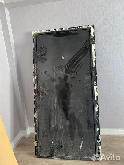 Дверь входная металлическая