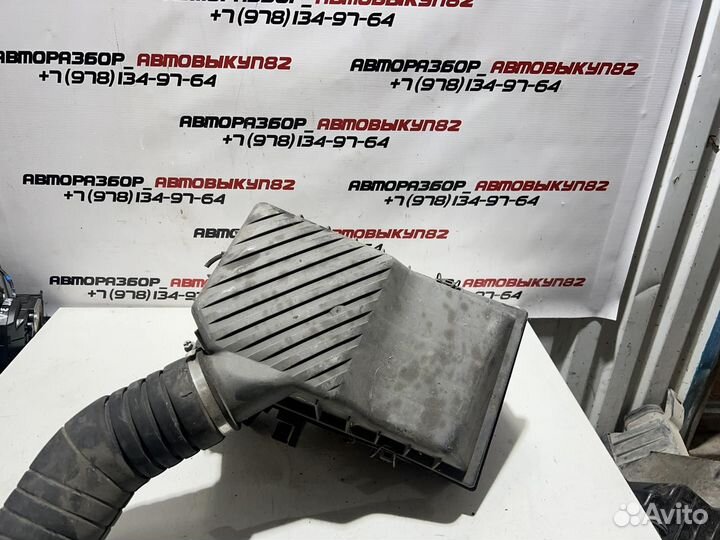 Корпус воздушного фильтра Volkswagen Passat B3