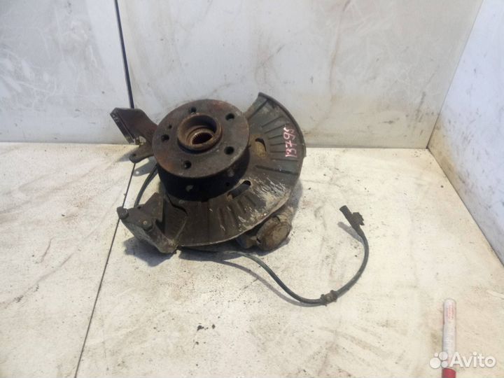 Кулак передний левый Mercedes-Benz M-Класс W163