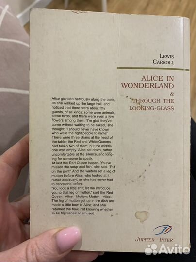 Книга Алиса в стране судес на английском языке