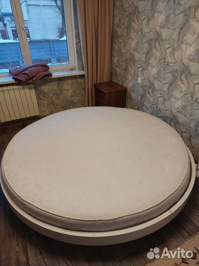 Кровать двухспальная с матрасом бу