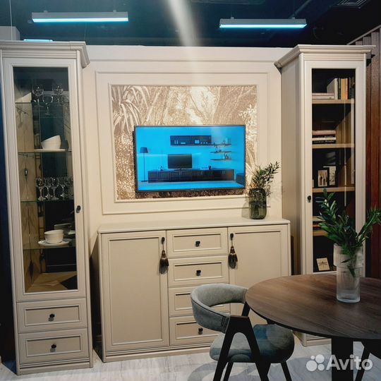 Тумба под телевизор и две витрины