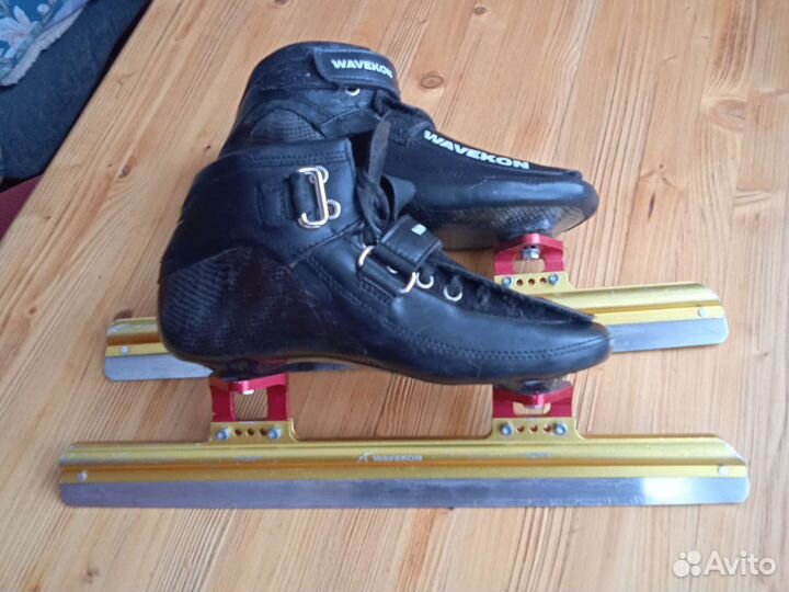 Ботинки с коньками для шорт-трека