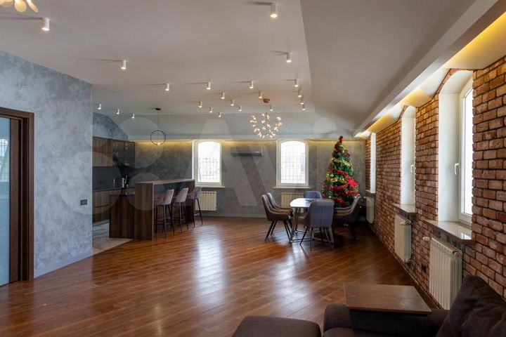 Дом 960 м² на участке 13 сот.