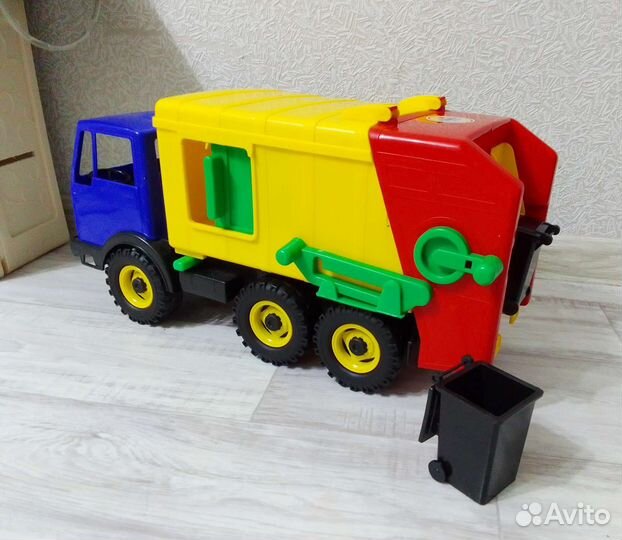 Мусоровоз мерседес