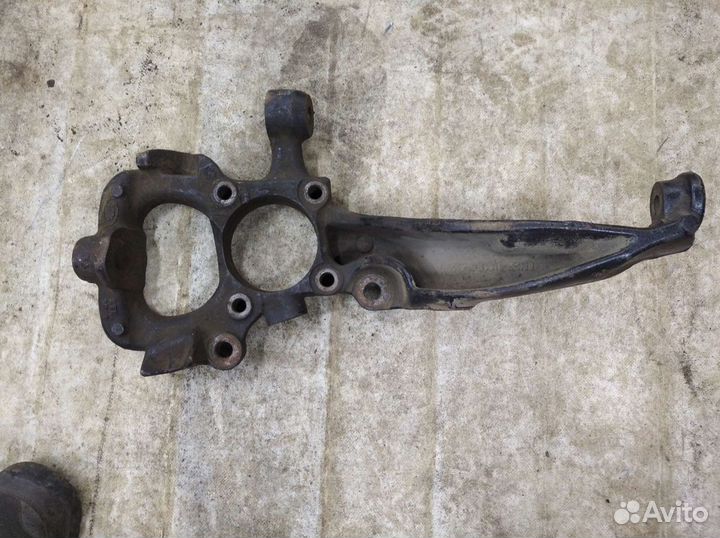 Рендж Ровер Дискавери поворотный кулак