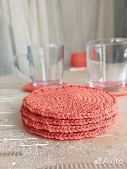 Подставка салфетка под кружку вязанная