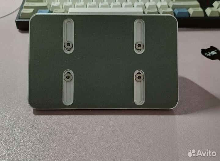 Подставка для вертикального хранения ноутбука