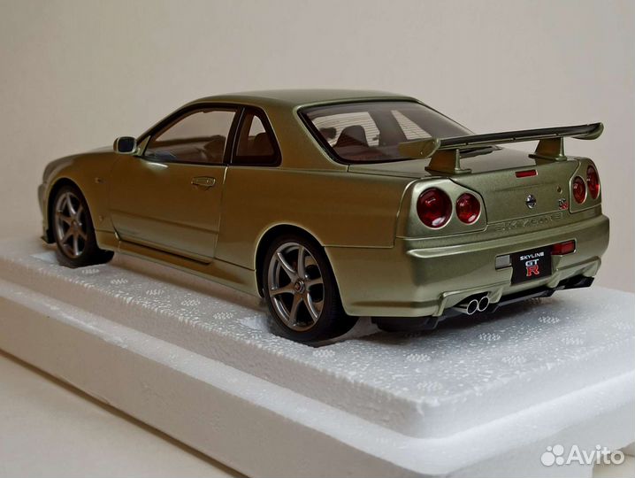 Nissan Skyline GT-R (R34) V-spec II Autoart 1:18
