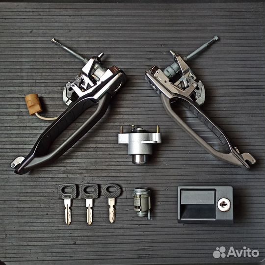 Комплект личинок замков Mercedes W126