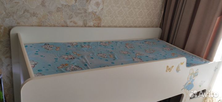 Кровать двухъярусная с матрасами