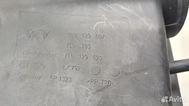 Корпус воздушного фильтра Volkswagen Touareg, 2004