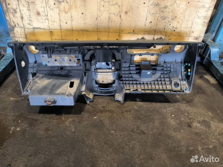 Торпедо Renault Logan