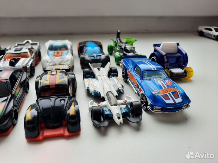 Hot wheels по 100