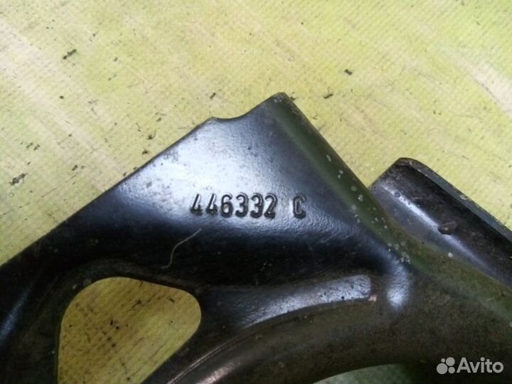 Рычаг подвески с опорой передний правый Peugeot