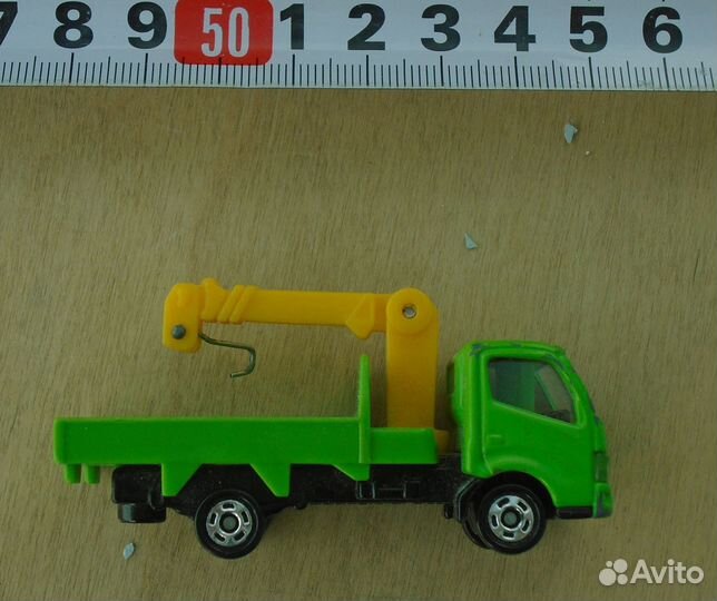 Машинка Tomica No. 37 Hino Dutro Truck Crane