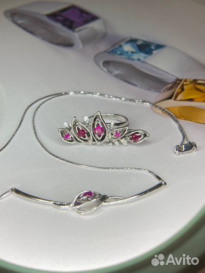 Кольцо с бриллиантами и рубинами