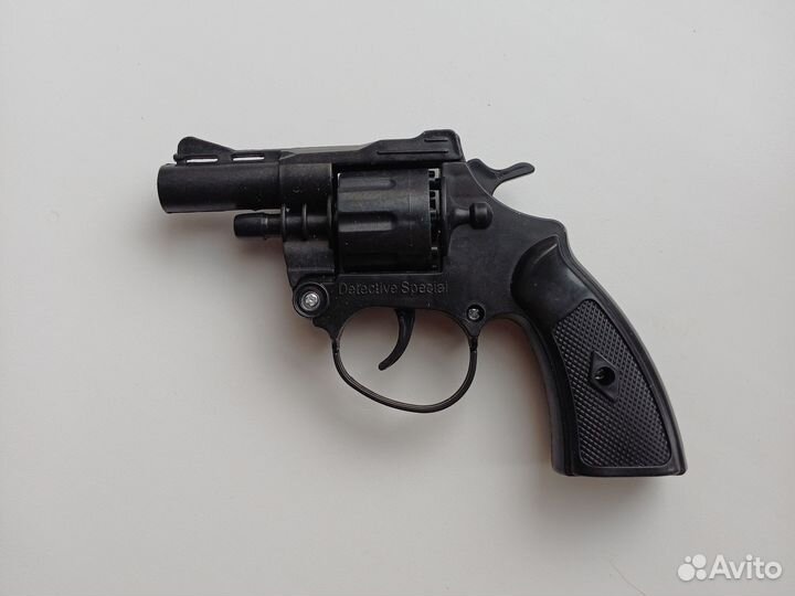 Пистолет пугач (игрушка)