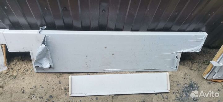 Пластиковое окно и подоконники с отливом