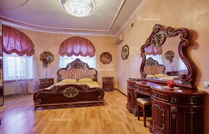 Дом 730 м² на участке 25 сот.