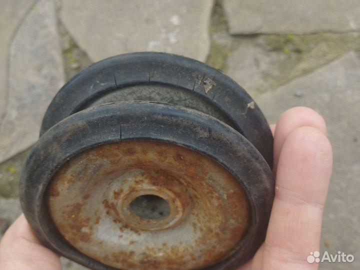 Тарелка переднего амортизатора Опель Омега В