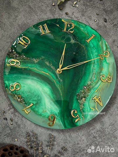 Часы с натуральными камнями