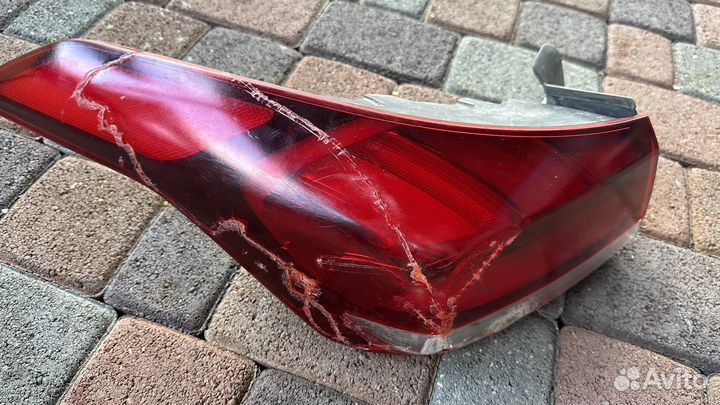 Задняя левая фара гинезис g80