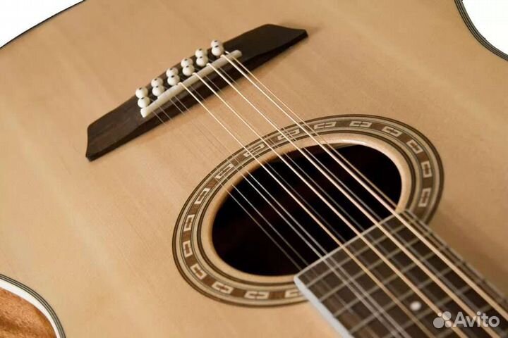 Двенадцатиструнная акустическая гитара