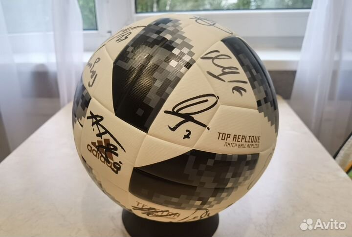 Футбольный мяч с автографами сб Россия чм 2018