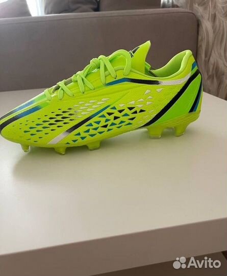Футбольные бутсы adidas