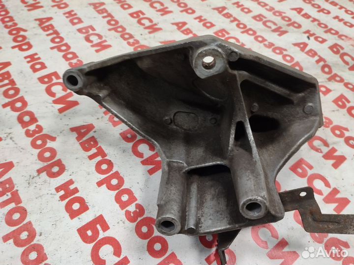 Кронштейн опоры двигателя Volkswagen Touareg 1