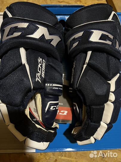 Хоккейные клюшки и экипировка