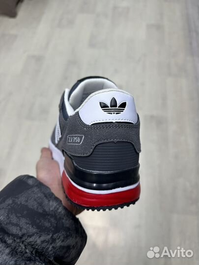 Кроссовки adidas ZX 750