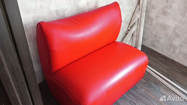Кожаный диван