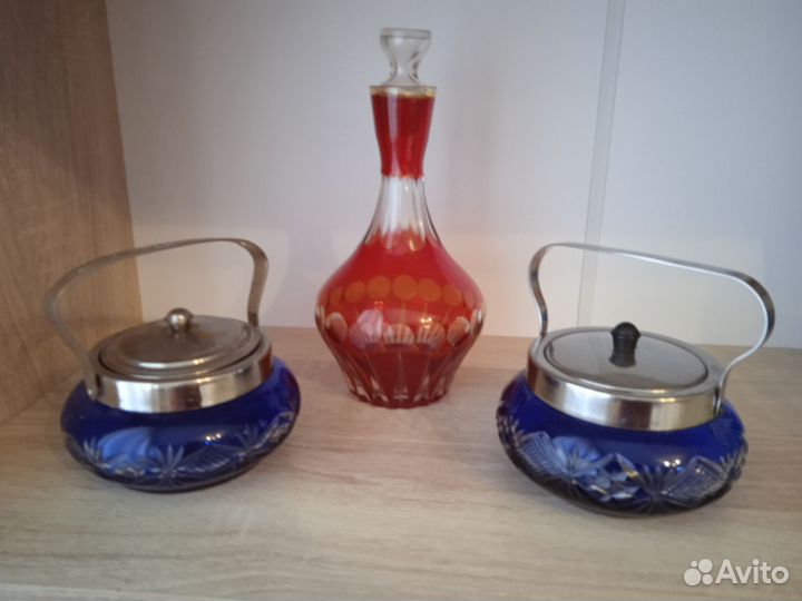 Графин и сахарницы из цветного стекла