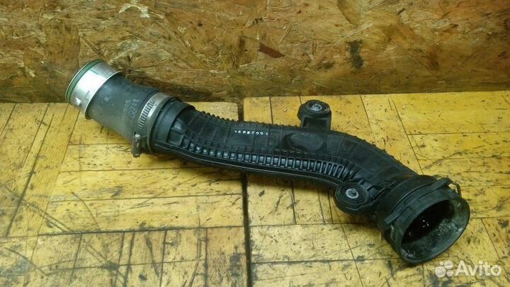 Патрубок интеркулера Skoda Superb 2012