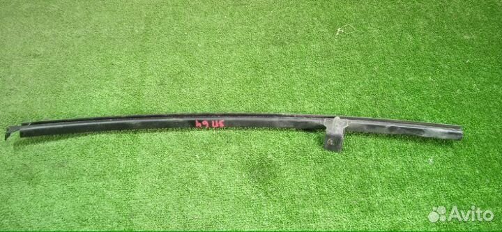 Направляющая стекла задняя правая Nissan Micra