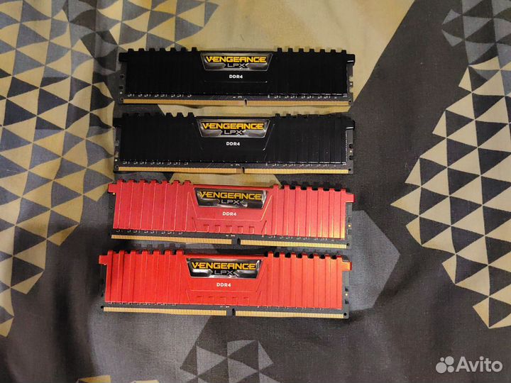 Продаю озу Corsair DDR4 32(8*4) гб