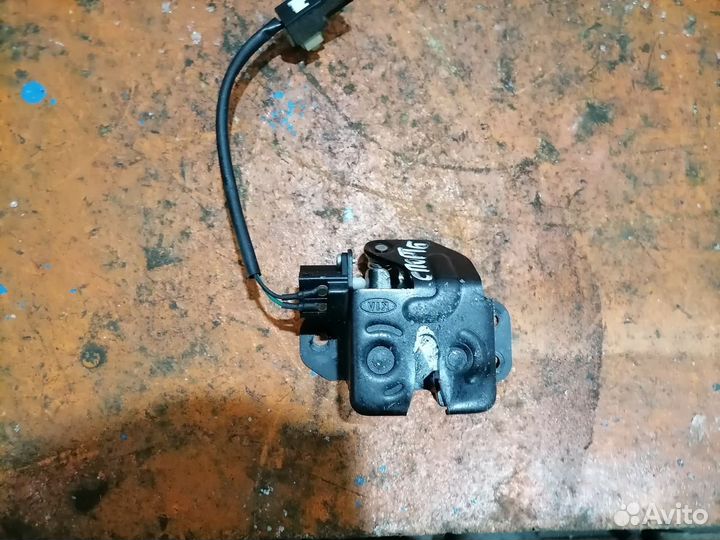 Замок стекла багажника Kia Sportage 2