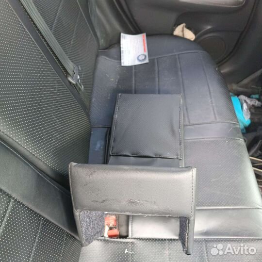 Подлокотник на Ниссан Жук