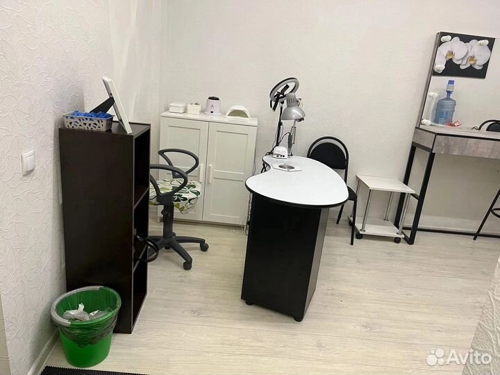Стол маникюрный с вытяжкой
