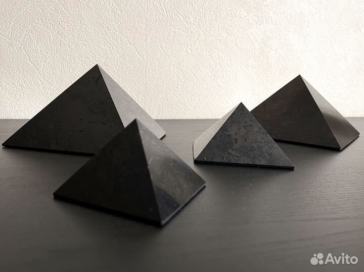 Шунгитовая пирамида, шунгит