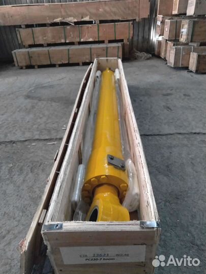 Гидроцилиндр стрелы Komatsu PC220-7