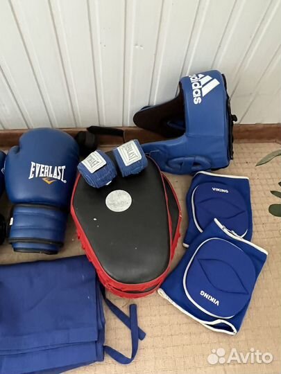 Боксерские перчатки