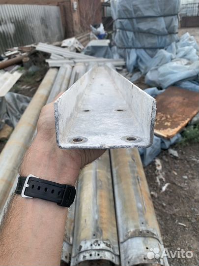 Металлическая труба, водосточный желоб, профиль