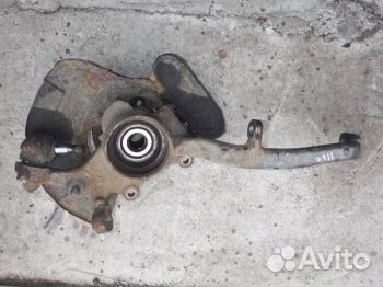 Кулак передний правый