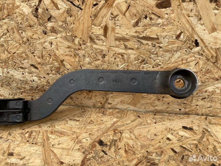 Поводок стеклоочистителя Maserati Quattroporte 5