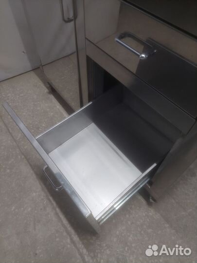 Стол нейтральный